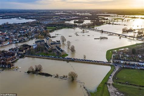 UK weather: THIRD storm in four days blasts Britain | Daily Mail Online