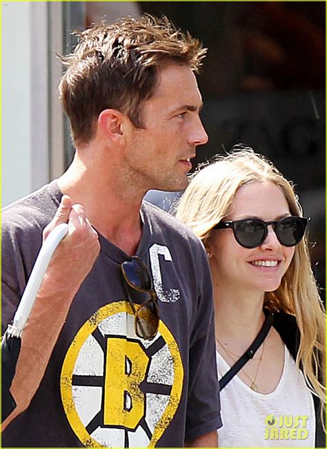 Amanda Seyfried & Desmond Harrington Hold Hands in NYC!: Photo 2709377 ...