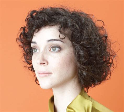 St. Vincent\'s \'Actor\': Looking Back At The Old Annie Clark And \'00s ...