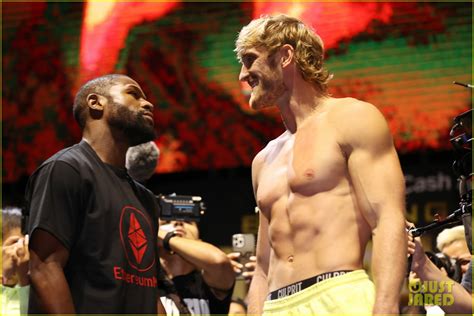 Floyd Mayweather & Logan Paul Flex Their Muscles at Weigh-In Ahead of ...