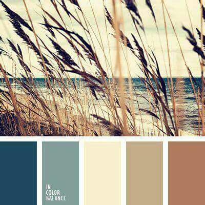 A perfect color palette of natural colors and deeps blues. This would make a beautiful dream ...