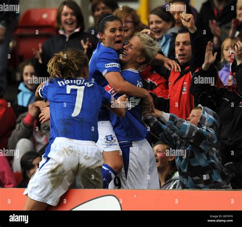 The everton players celebrate winning the womens fa cup hi-res stock photography and images - Alamy