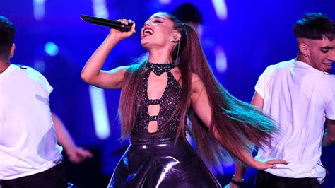 Ariana Grande wins first Grammy Award for 'Sweetener' - ABC13 Houston