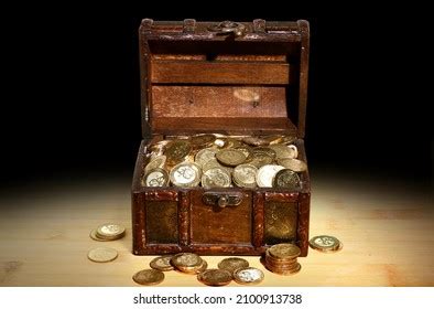 Treasure Chest Gold Coins Stock Photo 2100913738 | Shutterstock