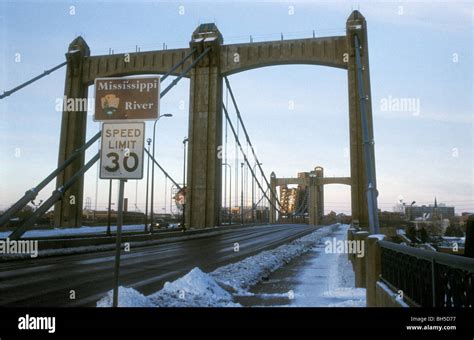 Bridge over Mississippi River Stock Photo - Alamy