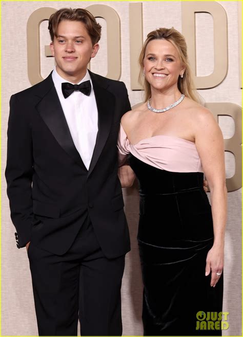 Jennifer Aniston & Reese Witherspoon (With Her Son Deacon) Represent 'Morning Show' at Golden ...