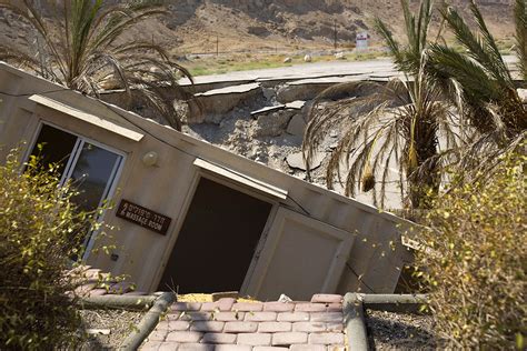 Israel: The Dead Sea is shrinking and hundreds of sinkholes are opening ...