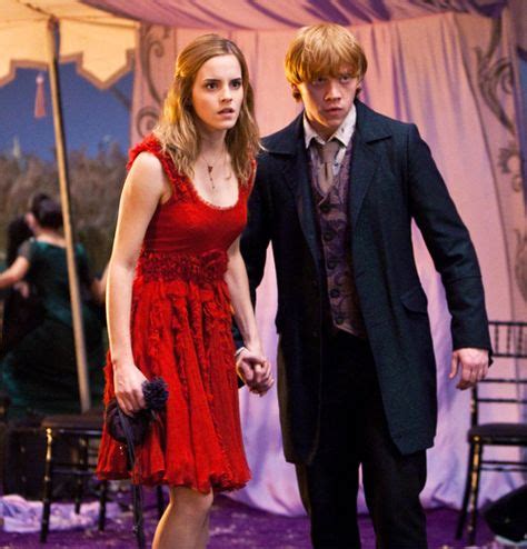 Ron and Hermione at the wedding, HP 7, part 1. | Ron, hermione, Harry potter parts, Harry potter ...