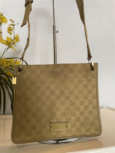 Vintage Gucci messenger bag on Carousell