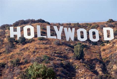 TheCarolNdosiLounge: HOLLYWEIRD FAMOUS SIGN SAVED!