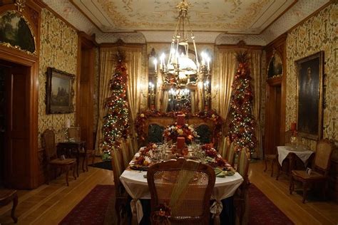 Pabst Mansion decks the halls for Christmas Twilight Tours | Milwaukee Independent