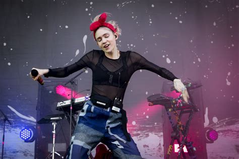 Grimes says "evil" new album is "about how great climate change is"