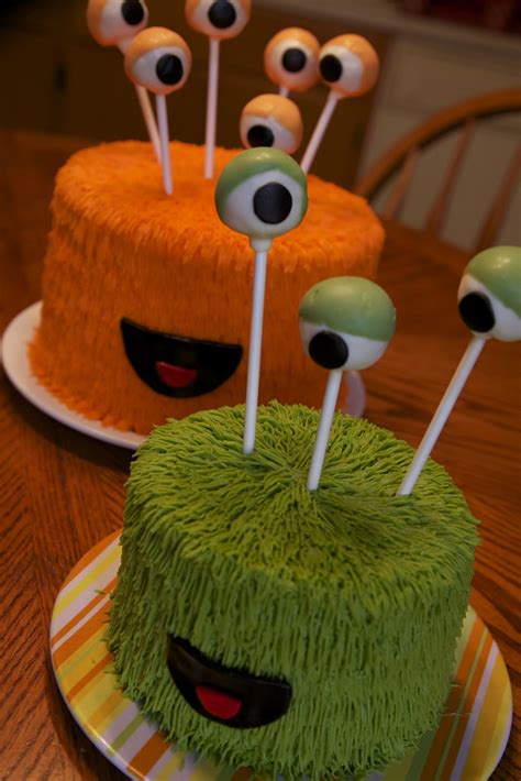 the cake box girls: Monster birthday cakes