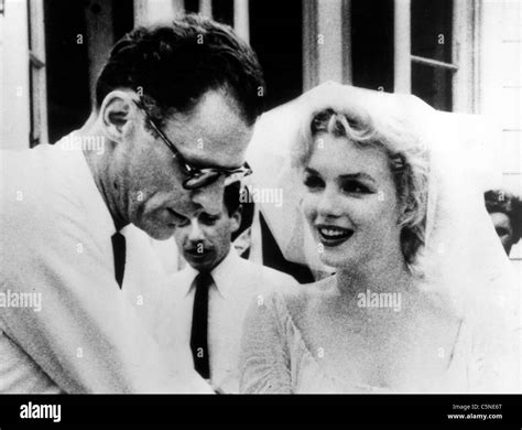 marilyn monroe with arthur miller at wedding, 1956 Stock Photo - Alamy