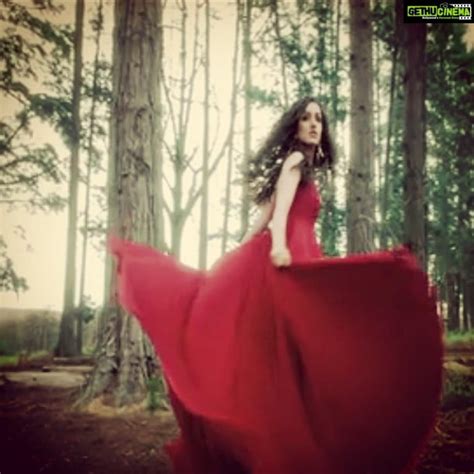 Shraddha Kapoor In Red Dress In Aashiqui 2