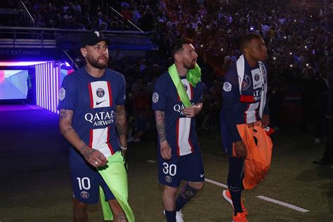 The trophy ceremony in photos | Paris Saint-Germain