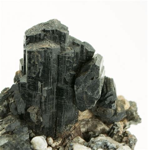 Hornblende | Physical - Optical Properties, Occurrence, Uses