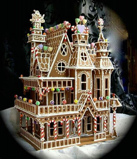 Pin by Lizette Pretorius on Ginger house cakes | Gingerbread house patterns, Gingerbread house ...