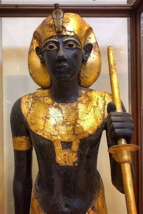 Tomb of king Tut, Treasures of the Golden Pharaoh | Ancient egyptian ...