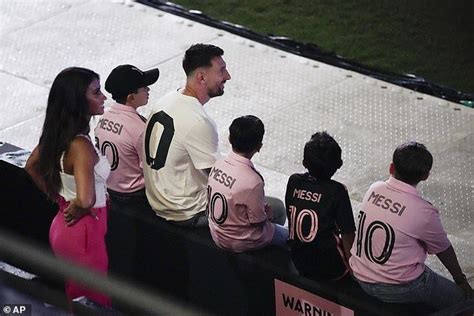 Lionel Messi's wife Antonela steals the show at Inter Miami unveiling ...