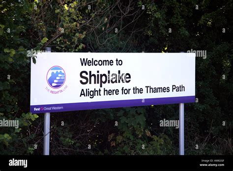 Welcome to Shiplake railway station sign Stock Photo - Alamy