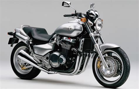 Honda | 力強い走り味を実現する1300ccエンジンを搭載した精悍で迫力あるフォルムのカスタムスポーツバイク「ホンダ X4」に新色を追加し発売