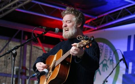 Glen Hansard performs emotional rendition of Falling Slowly