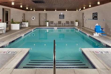 Hampton Inn Portland Downtown - Waterfront Reviews, Deals & Photos 2024 ...