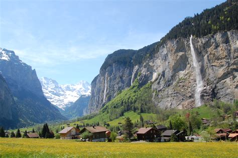 File:Lauterbrunnen, Bernese Oberland.jpg - Wikimedia Commons