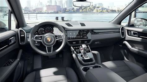 For the 2024 Cayenne hybrid, Porsche increases battery capacity and ...