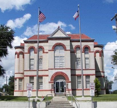 Karnes County Courthouse, Karnes City, Texas.