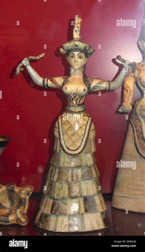 Minoan Snake Goddess from Knossos, Crete c. 1600 BCE faïence Stockfoto, Lizenzfreies Bild ...