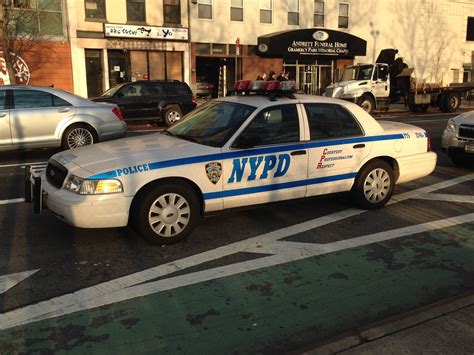 NYPD - FTS - Ford Crown Victoria | Old police cars, Nypd, Us police car