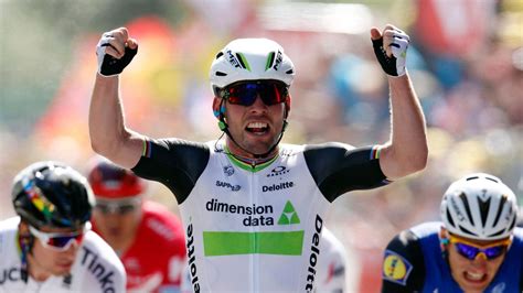 Tour de France: Mark Cavendish wins stage one to take yellow jersey ...