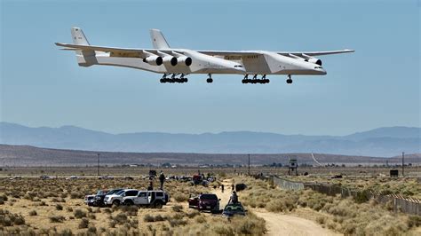 Gigantic Stratolaunch aircraft makes 2nd test flight | WRIC ABC 8News