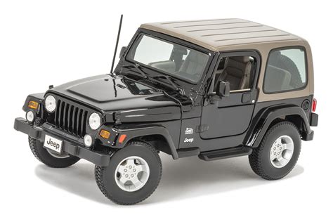 Maisto 1:18 Scale Jeep Wrangler Sahara Edition Model Toy | Quadratec