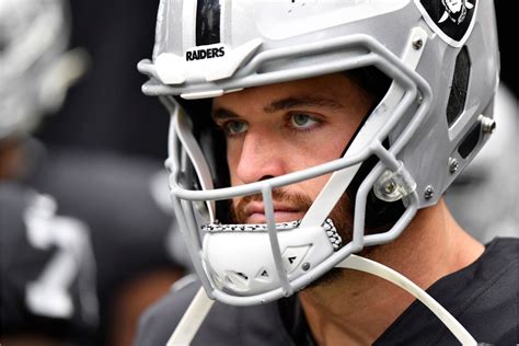 Derek Carr Wears Eyeliner? Breaking Down the Internet Rumor