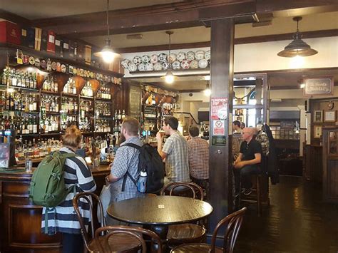 21 Best Pubs in Glasgow Right Now