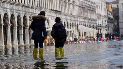 Is Venice really sinking?