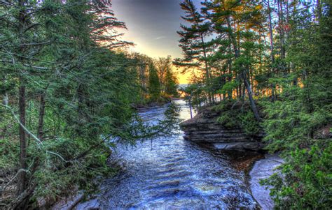 File:Gfp-michigan-porcupine-mountains-state-park-river-sunset.jpg - Wikimedia Commons