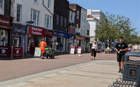 Bygone Years: Gosport High Street - The Gosport and Fareham Globe