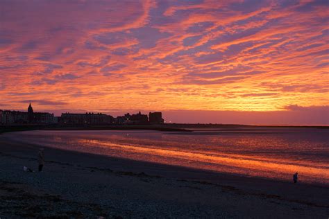 Morecambe Sunset | Morecambe /ˈmɔrkəm/ is a town on Morecamb… | Flickr