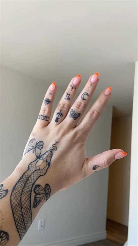 Posting these finger tattoos at 3 weeks healed with no touch ups! When ...