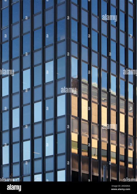 The William J. Green Jr. federal building at 6th and Arch streets in ...