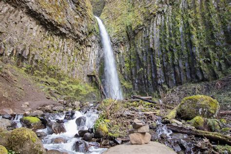 The stunning Dry Creek Falls hike near Cascade Locks, Oregon