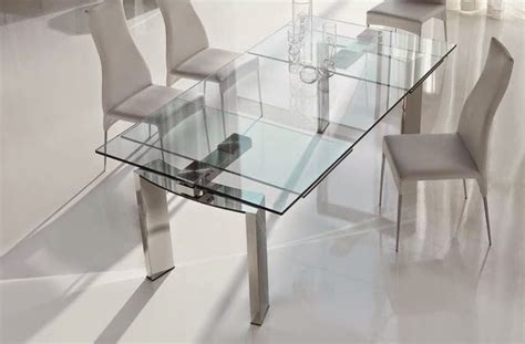 10 Extendable dining tables of glass, wood and plastic