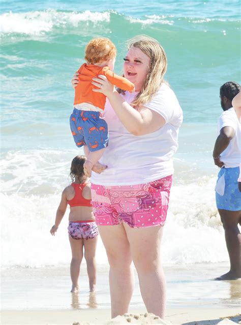 Honey Boo Boo With Boyfriend & Family At Beach: Photos – Hollywood Life