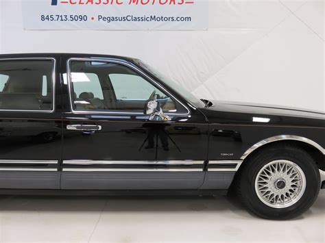 1993 Lincoln Town Car Signature Series - Pegasus Classic Motors