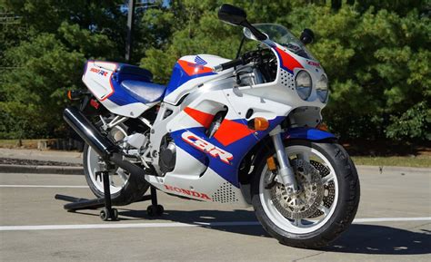 A Look Back At The 1992 Honda CBR900RR Fireblade