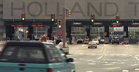 Authorities Nab Alleged Toll Cheat At Holland Tunnel Entrance - CBS New York